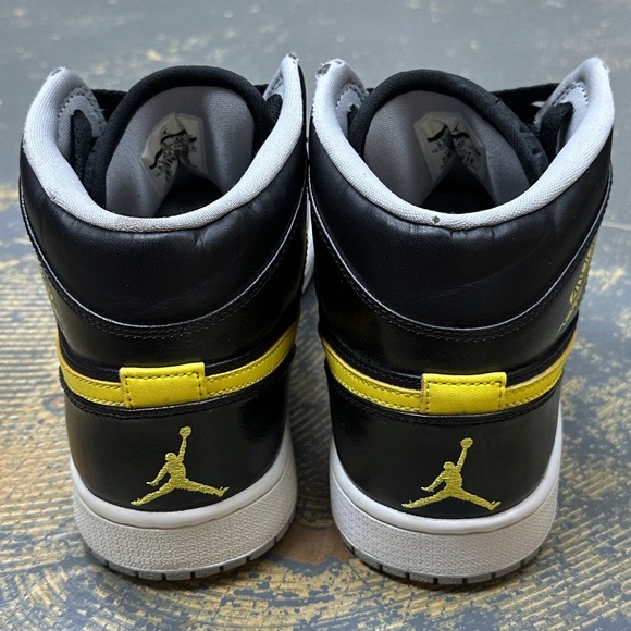 Nike Air Jordan 1 Mid Yellow 554724-070 9.5 Black Del Sol - Picture 6 of 11